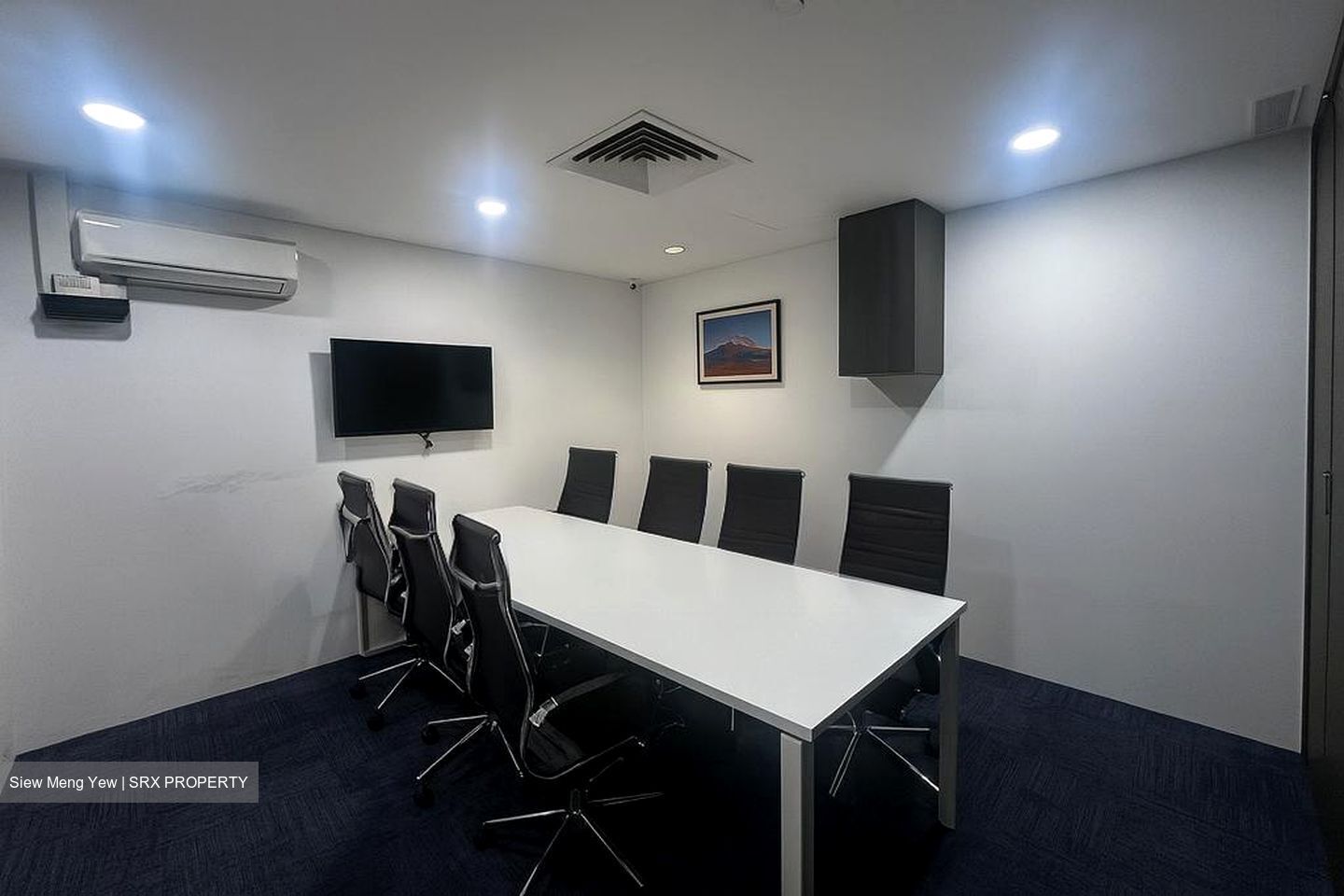 International Plaza (D2), Office #498793201